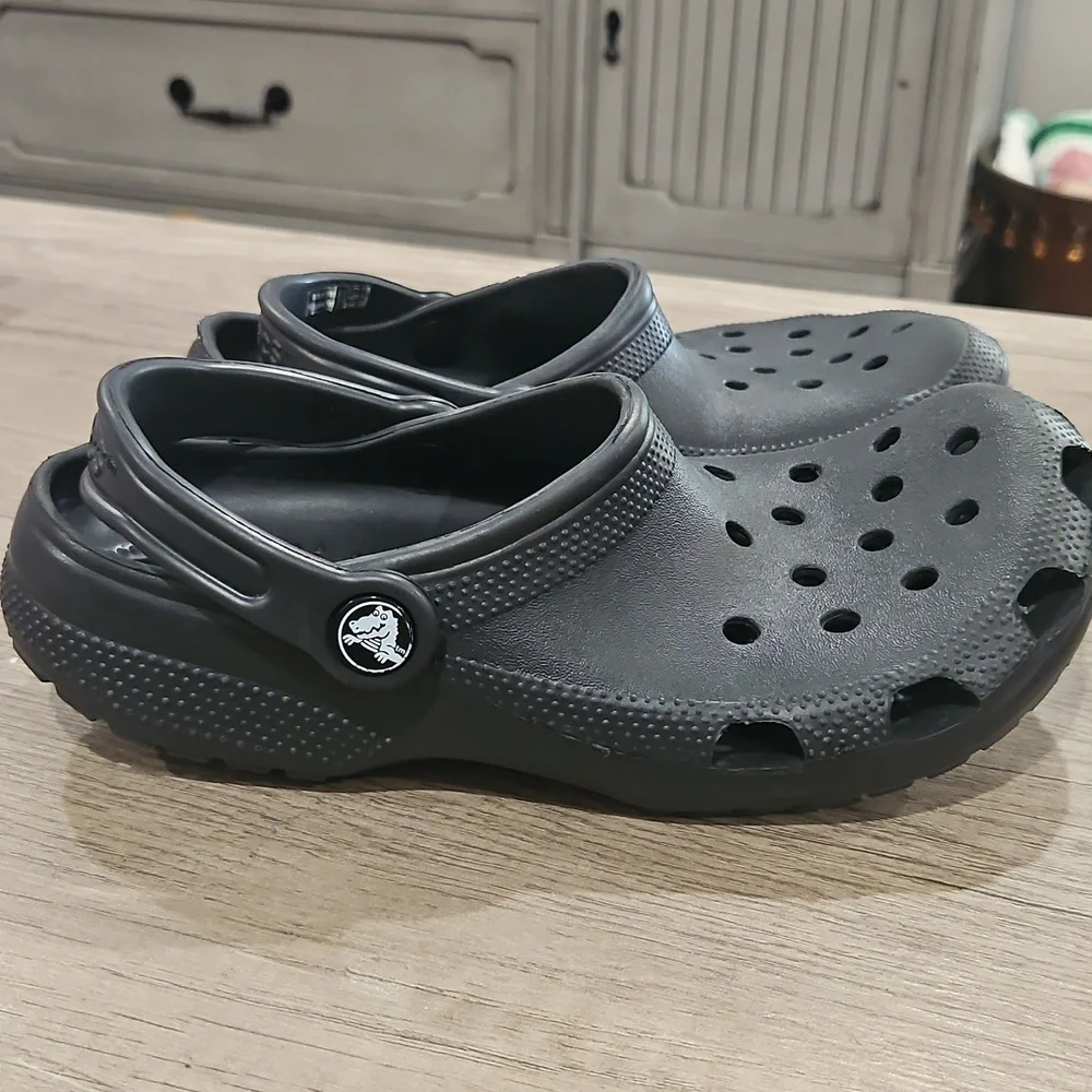 CROCS new never
